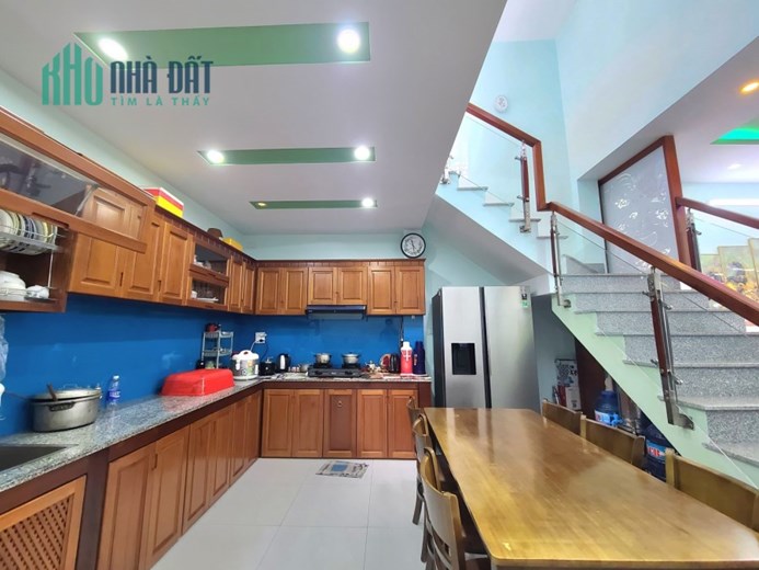 Cần bán NHÀ GẦN BIỂN Quận Sơn Trà Đà Nẵng 75m2 3 Tầng 4PN Giá Chỉ 8 Tỷ