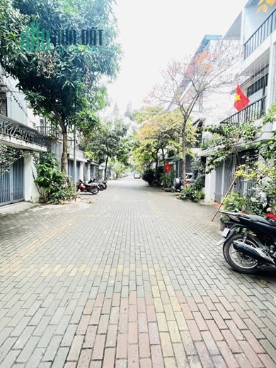 Bán nhà KĐT Ao Sào, Thịnh Liệt, phân lô, ô tô đỗ cửa ngày đêm 67 m2, 11 tỷ 400