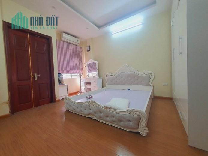 Bán nhà ngõ 622 Minh Khai 46m 4T 4PN 4.45 tỷ, full nội thất, hàng xóm Time City