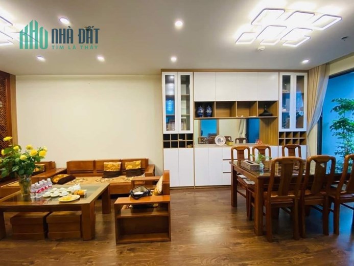 NHÀ ĐẸP ,NGÕ THÔNG ,GẦN PHỐ ,ĐỦ CÔNG NĂNG , VÀI BƯỚC RA TÂY HỒ