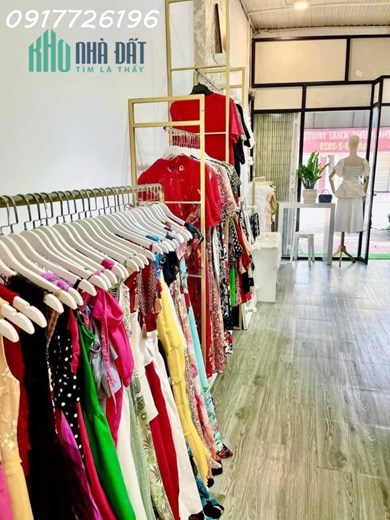 CẦN SANG NHƯỢNG SHOP QUẦN ÁO ĐANG KINH DOANH (CÓ CHỖ Ở LẠI). ĐỊA CHỈ: 90C, Y NGONG, TP BUÔN MA