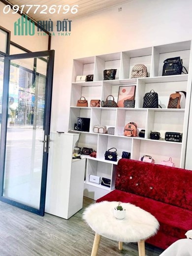 CẦN SANG NHƯỢNG SHOP QUẦN ÁO ĐANG KINH DOANH (CÓ CHỖ Ở LẠI). ĐỊA CHỈ: 90C, Y NGONG, TP BUÔN MA