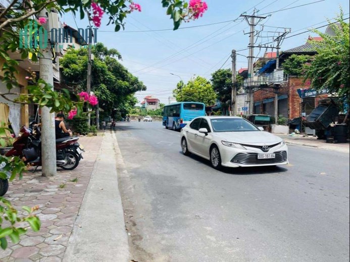 Mặt đường phố Thiên Đức, Yên Viên, vỉa hè kinh doanh, 108m, mt rộng: 9m, 8 tỷ 3