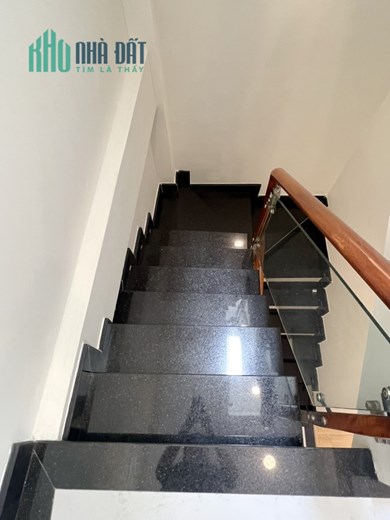 Nhà mới, 5 tầng hẻm thông đường Bạch Vân P5 Q5 giá 5tỷ8