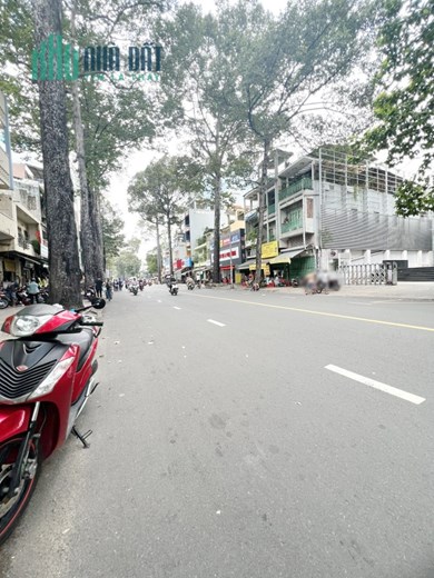 Cho thuê nhà (11x16m) mặt tiền đường Nguyễn Chí Thanh P12Q5