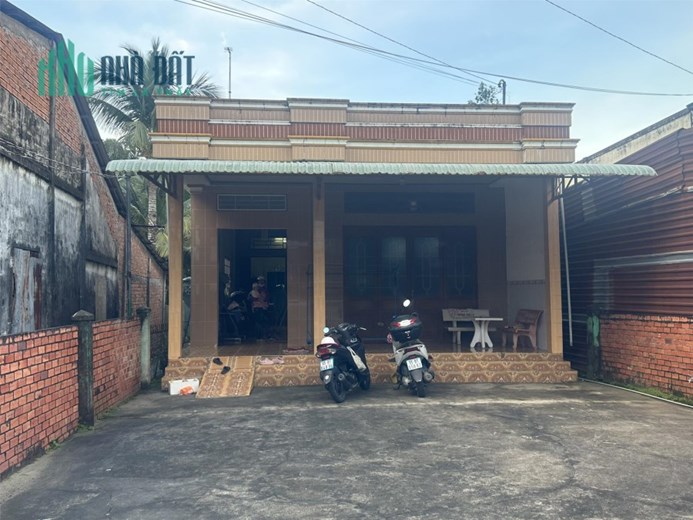 CHÍNH CHỦ CẦN BÁN NHANH Căn Nhà Mặt Tiền Vị Trí Đẹp Tại Vị Thuỷ, Hậu Giang