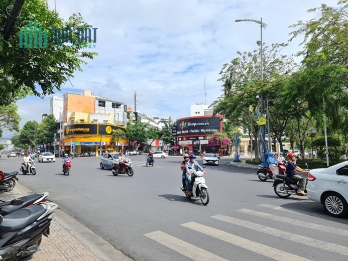 Góc VIP ngã 7 Quang Trung - Lê Thánh Tôn giá bán nhanh