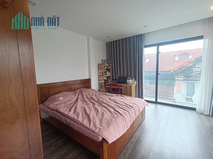NHỈNH 2 TỶ - NHÀ RỘNG -2 THOÁNG - PHỐ GIA QUẤT - LONG BIÊN - Ô TÔ ĐỖ GẦN