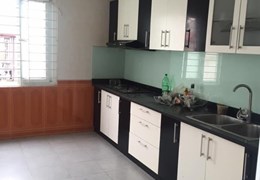 MẶT NGÕ !! Cho thuê nhà Ngọc Hà 40mx4T 4pn 1 bếp 5 điều hòa ở gd và KD gần chợ Ngọc Hà Sơn Tây
