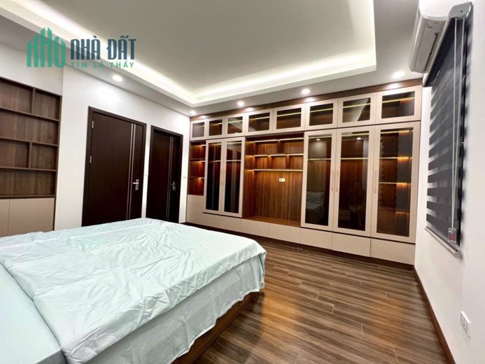 Bán nhà đẹp Nguyễn Văn Cừ 70m2, 6 Tầng, MT 4,5m, ô tô tránh – thang máy giá 12,x tỷ