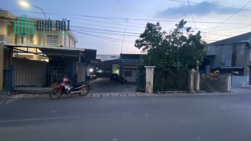Cần Bán Gấp Nhà Mặt Tiền Chợ Xã Vĩnh Tân, DT 767 1000m2 13 tỉ