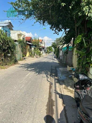 Hoa hậu mặt đường Quốc Lộ 6 tràng an chúc sơn giá siêu rẻ
- Diện tích: 53m2 full thổ cư mặt tiền