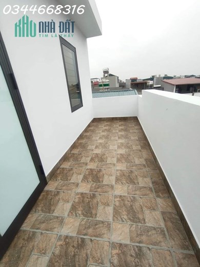 Bán nhà Ngô Gia Tự, Long Biên 20m ra đường ô tô, nhà mới 32m2, 5 tầng, giá 3,55 tỷ
