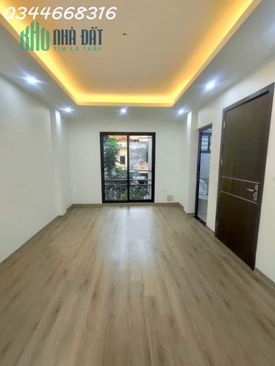 Bán nhà Ngô Gia Tự, Long Biên 20m ra đường ô tô, nhà mới 32m2, 5 tầng, giá 3,55 tỷ