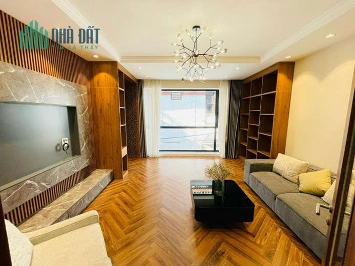 CẦN BÁN NHÀ 6 TẦNG QUẬN LONG BIÊN- THANG MÁY- GARA Ô TÔ- FULL NỘI THẤT