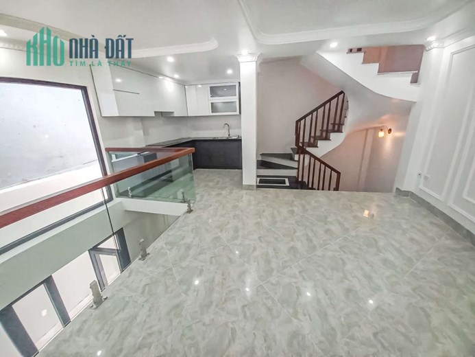 Ngọc Thụy, nhà đẹp xây mới, oto con vào, gần chợ, an sinh tốt, 52m2x 6 tầng, 7 tỷ