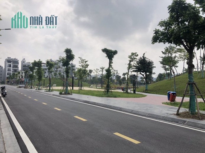 Bán đất Ngọc Thuỵ View Vườn Hoa, Vỉa Hè, 100 m2, chỉ nhĩnh 14 tỷ.