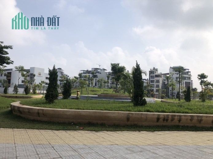 Bán đất Ngọc Thuỵ View Vườn Hoa, Vỉa Hè, 100 m2, chỉ nhĩnh 14 tỷ.