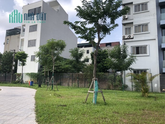 Bán đất Ngọc Thuỵ View Vườn Hoa, Vỉa Hè, 100 m2, chỉ nhĩnh 14 tỷ.