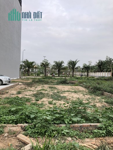 Bán đất Ngọc Thuỵ View Vườn Hoa, Vỉa Hè, 100 m2, chỉ nhĩnh 14 tỷ.