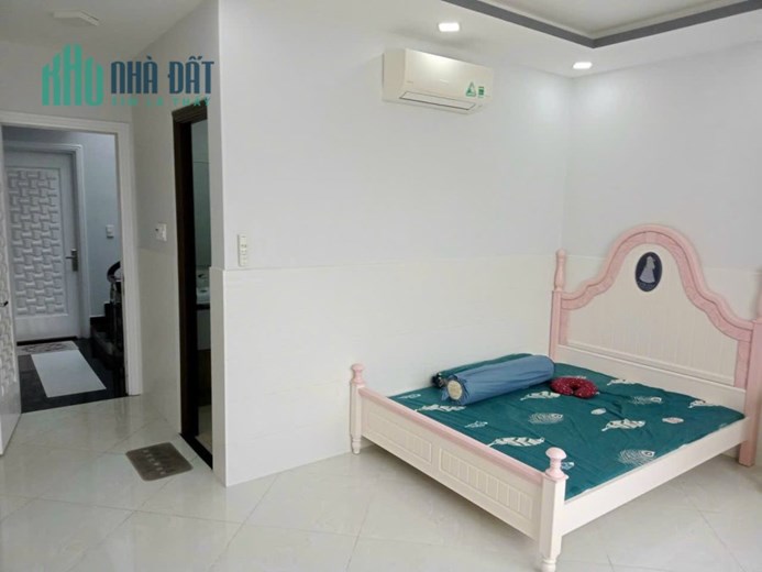 Cần bán nhanh căn nhà phố ngay mặt tiền đường Nguyễn Văn Linh.
