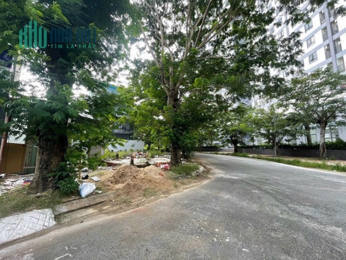 Cần bán nhanh căn nhà phố ngay mặt tiền đường Nguyễn Văn Linh.