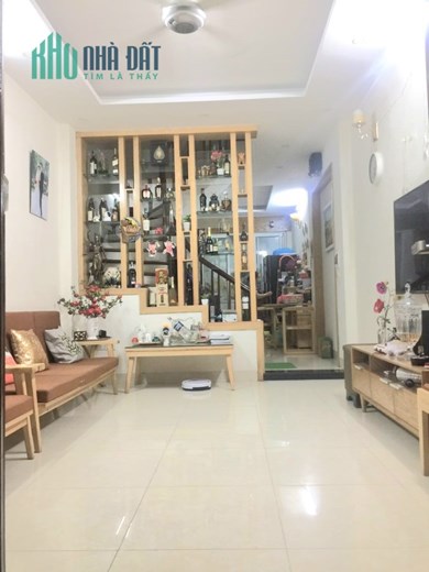 Bán nhà Đường Láng 46m2, 6 tầng đẹp Ô tô đỗ cạnh nhà tặng nội thất chỉ với 6 tỷ