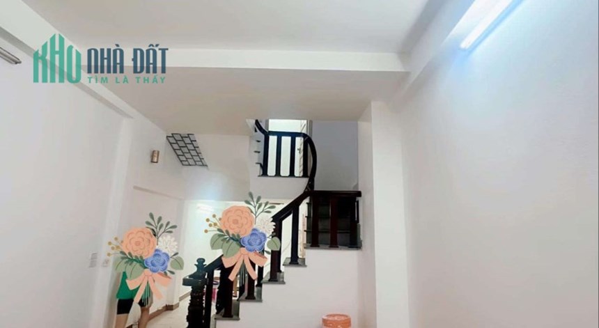Bán nhà Hoa Lâm, Việt Hưng, oto thông rộng, gần phố tiện ích, 42m2x 5 tầng, 5 tỷ 4