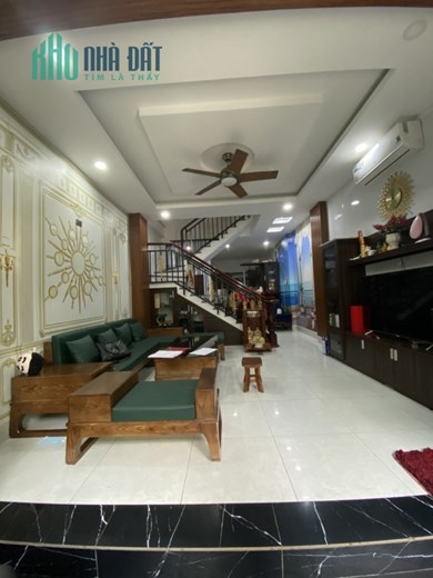 Bán nhà gấp giảm sốc 3tỷ hòa bình,giáp tô hiệu, quận tân phú, HXH, 90m2, sát mặt tiền