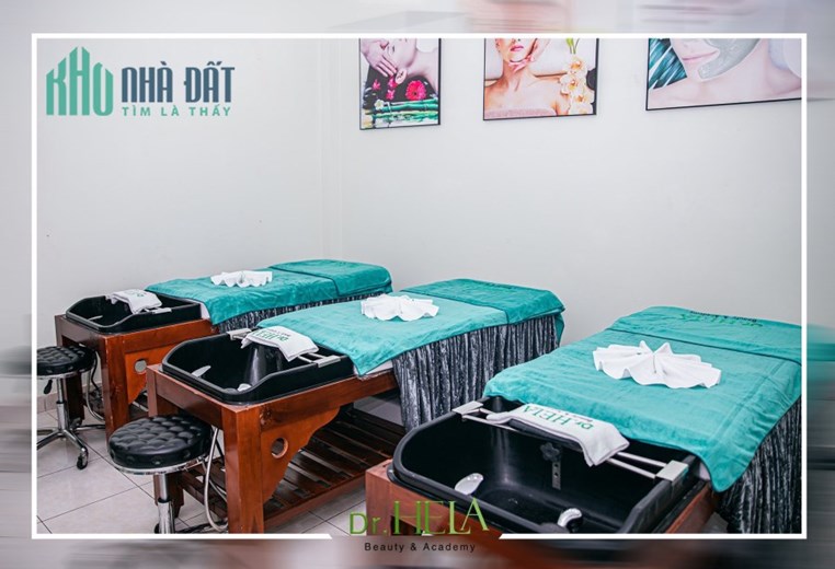 SANG TRUNG TÂM THẨM MỸ CAO CẤP MẶT TIỀN KHU TẤP NẬP NHẤT QUẬN [TÂN PHÚ] CHỈ 450 TRIỆU BAO CỌC