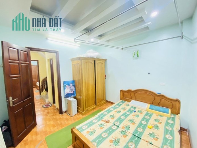 Bán nhà quận Thanh Xuân Giấp Nhất 33m 5 tầng 3 ngủ ngõ thông gần ô tô ở ngay 3.9  tỷ lh 0817606560