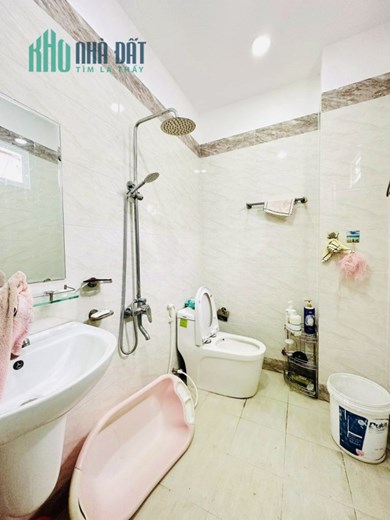 Bán nhà chính chủ Phan Xích long - 4 tầng btct - giá 4.8 ty - 3 wc - 3 pn - gấp bán