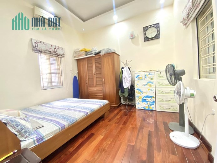 CẦN BÁN GẤP-HIẾM-40M RA PHỐ-3 THOÁNG-SỔ ĐẸP-TIỆN ÍCH-38M 4xTỶ-HÀNG BÚN BA ĐÌNH