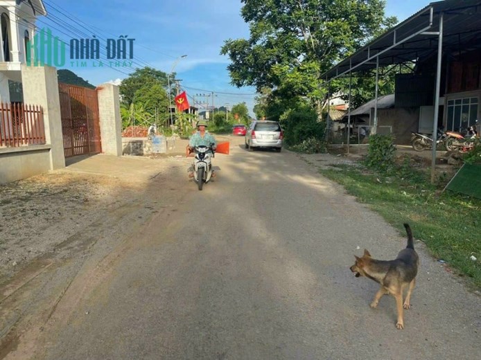 NHỈNH 1TỶ FO anh chị đã có ngay 404m (có 300 TC) Tặng nhà cấp 4.
- Mặt tiền 12,7m nở hậu 14,6
-