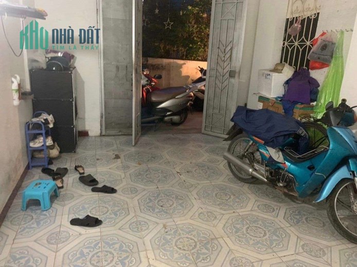 Bán nhà Thượng Thanh, Long Biên, nhà 2 tầng cũ, rộng 62m, gần chợ, chỉ 2 tỷ 6
