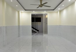 Bán nhà chính chủ  Q3, 30m ra MT Trần Quang Diệu, 3 tầng, 68m2 chỉ 8 tỷ