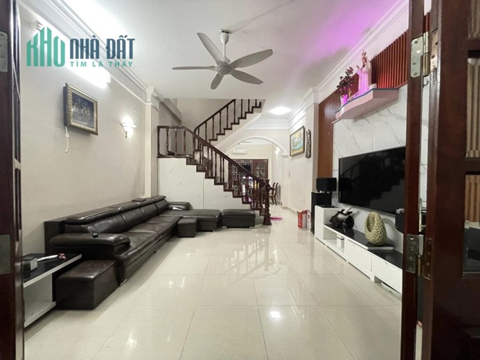 Cần bán gấp nhà mặt phố Lương Thế Vinh, nhà 2 mặt tiền, mặt tiền khủng