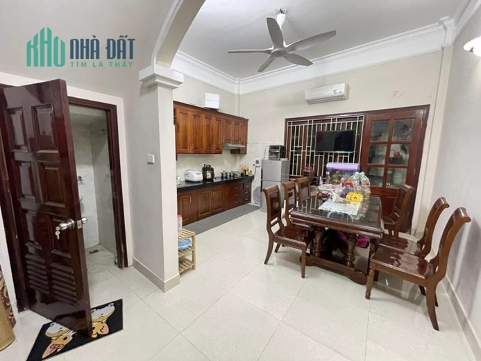 Cần bán gấp nhà mặt phố Lương Thế Vinh, nhà 2 mặt tiền, mặt tiền khủng