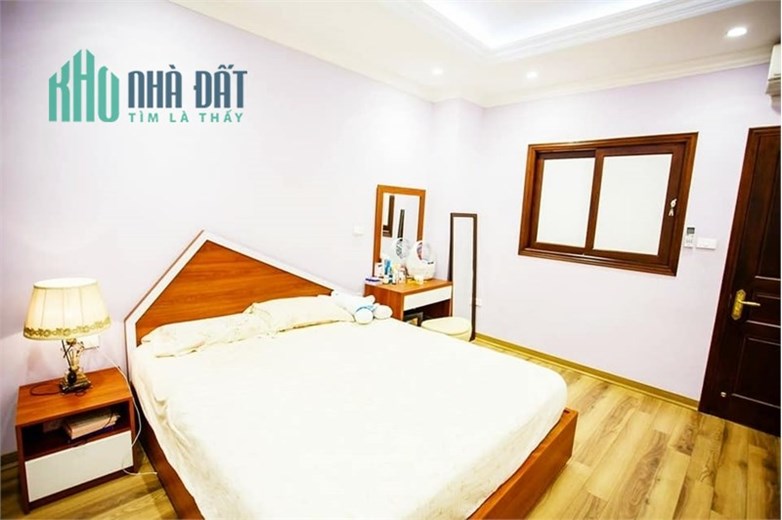 Bán nhà phố Trần Duy Hưng, Cầu Giấy, kinh doanh ô tô tránh, DTSD 40m2 x 5 Tầng, MT 5m. Thửa vuông.