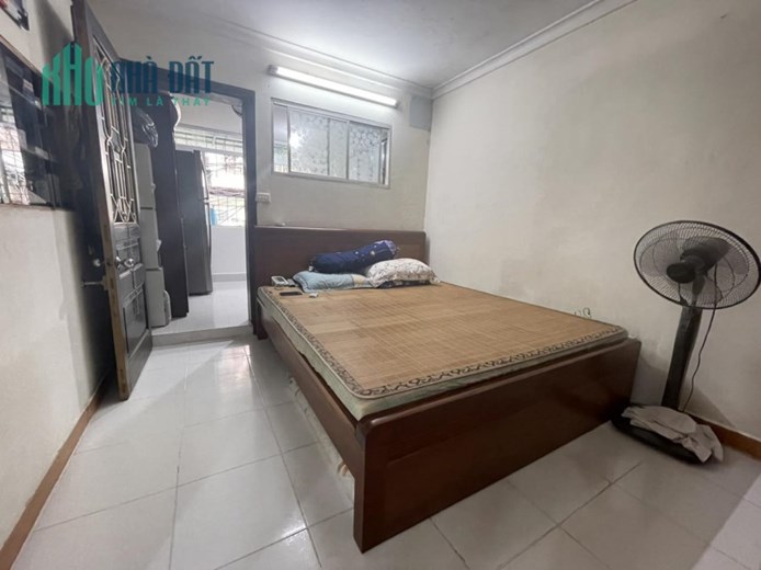 💥Tầng 2 tập thể Nghĩa Tân 60m 2PN, vài bước ra Ô tô, khung cột cực chắc, 1.8 tỷ💥