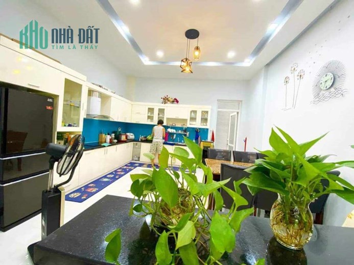 Bán nhà đẹp 3 tầng, 5x18m, HXH gần Ngã Tư Vườn Lài, An Phú Đông, Quận 12