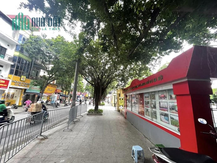 Bán nhà phố  Đội Cấn 92m², nhà C4, MT 5.5m, giá 32 tỷ. Liên hệ MUA : O94lO7l689