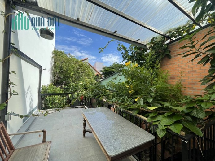 Cần bán lô đất 90m2 tặng nhà 2 phòng ngủ tại Khu Á Châu p.2 TP Vũng Tàu khu phố giá chỉ 9 tỷ 199