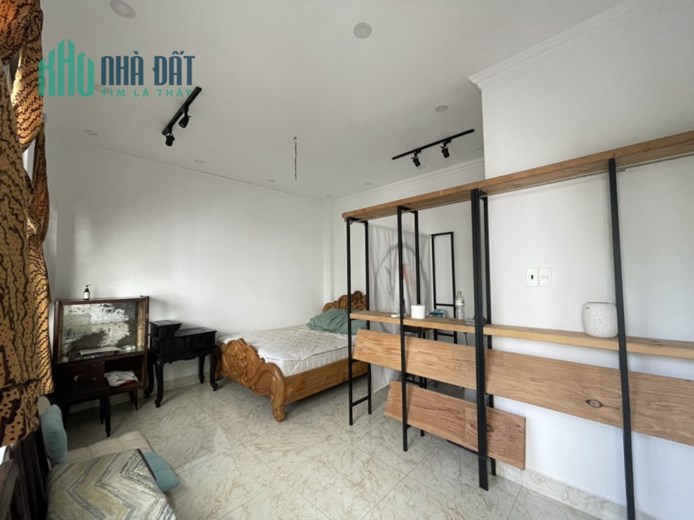 Cần bán lô đất 90m2 tặng nhà 2 phòng ngủ tại Khu Á Châu p.2 TP Vũng Tàu khu phố giá chỉ 9 tỷ 199