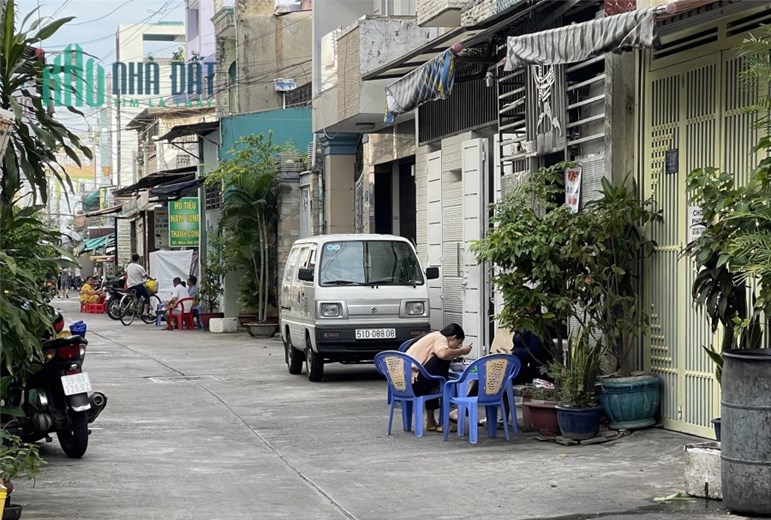 NHÀ ĐẸP HẺM ÔTÔ GẦN CHỢ HOA ĐẦM SEN - THANG MÁY - TẶNG NỘI THẤT