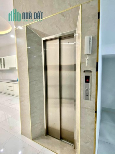 NHÀ ĐẸP HẺM ÔTÔ GẦN CHỢ HOA ĐẦM SEN - THANG MÁY - TẶNG NỘI THẤT