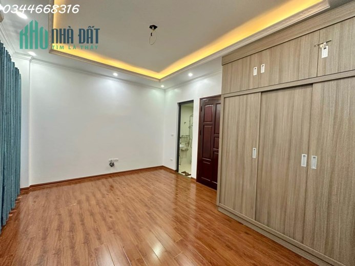Bán nhà ngõ 640 Nguyễn Văn Cừ, Gia Thụy, Long Biên. ô tô cách nhà 20m, 30m2 5 tầng, giá chào 4.25 tỷ