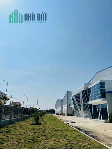 nhà xưởng cho thuê sản xuất trong Khu công nghiệp, thu hút đa dạng ngành nghề chế tạo.