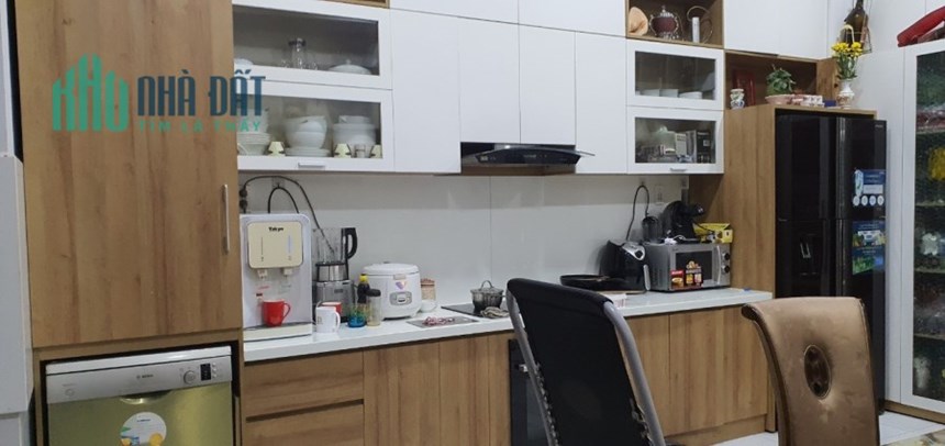 Bán nhà Mặt tiền đường Chợ Lớn - ngay Hậu Giang - Quận 6, 4.5x16m, 4 T - 5pn, 13.6 tỷ.
