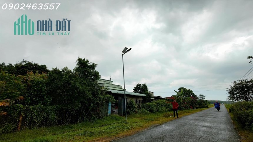 Nhà 2 Mặt Tiền, Gần Chợ, 200m Đi Bộ!